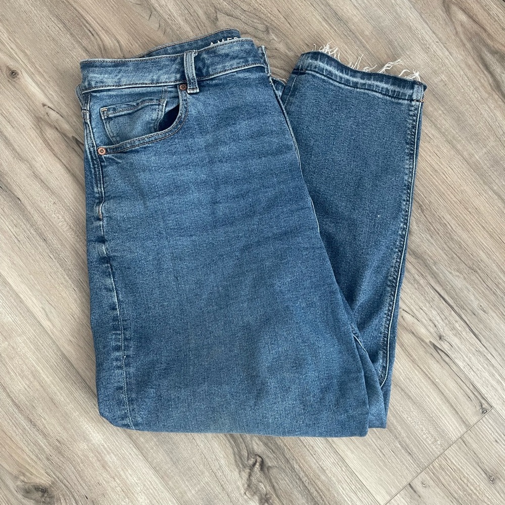 American Eagle - Mom Jean with raw hem (stretch) - 14 short
